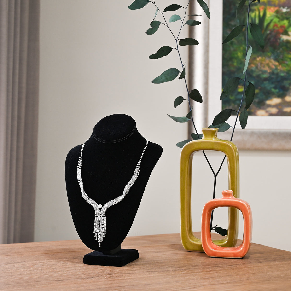 necklace display bust