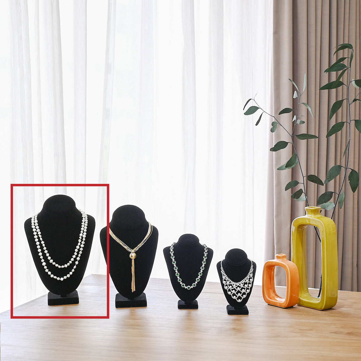necklace display bust