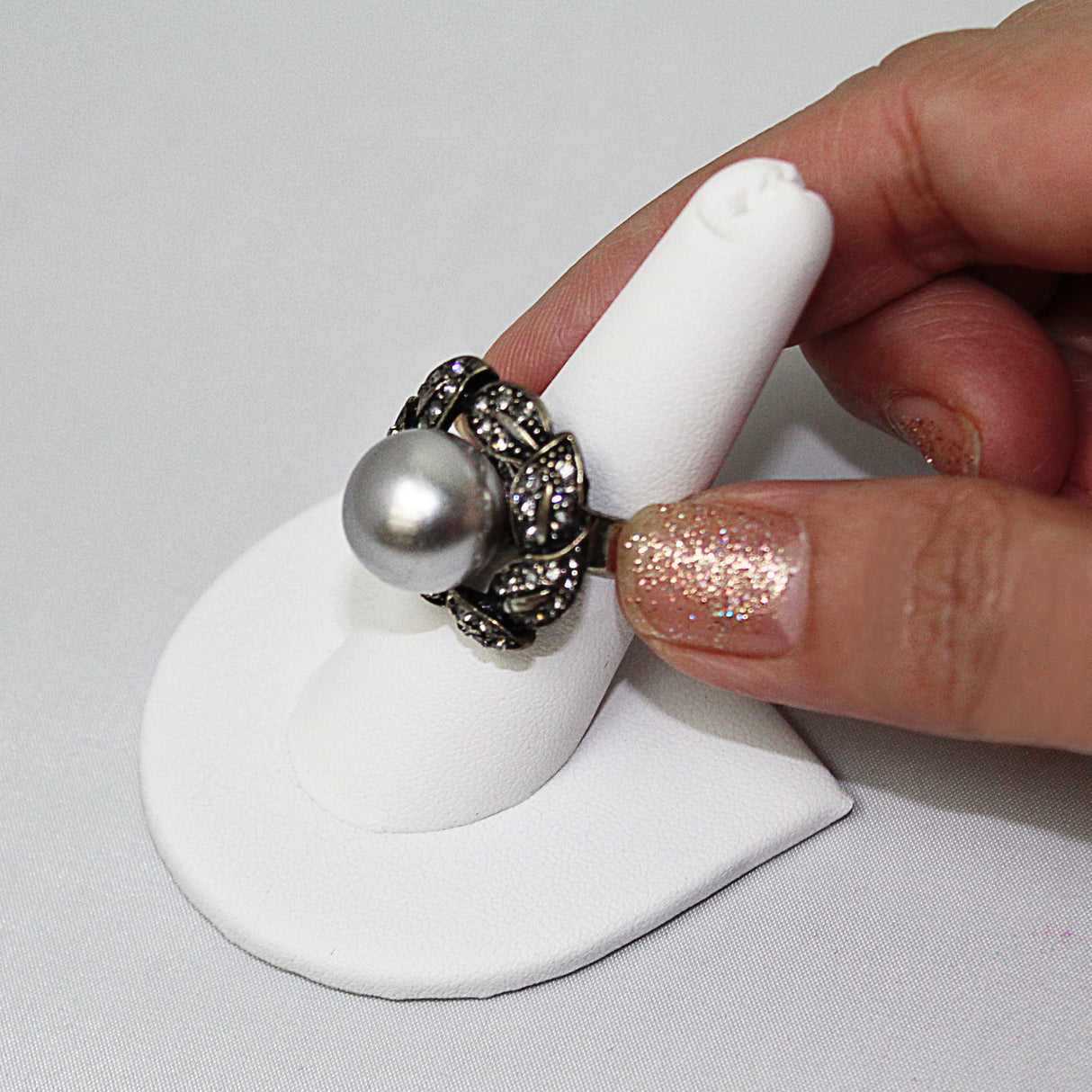 #244-1 Finger Shaped Ring Display