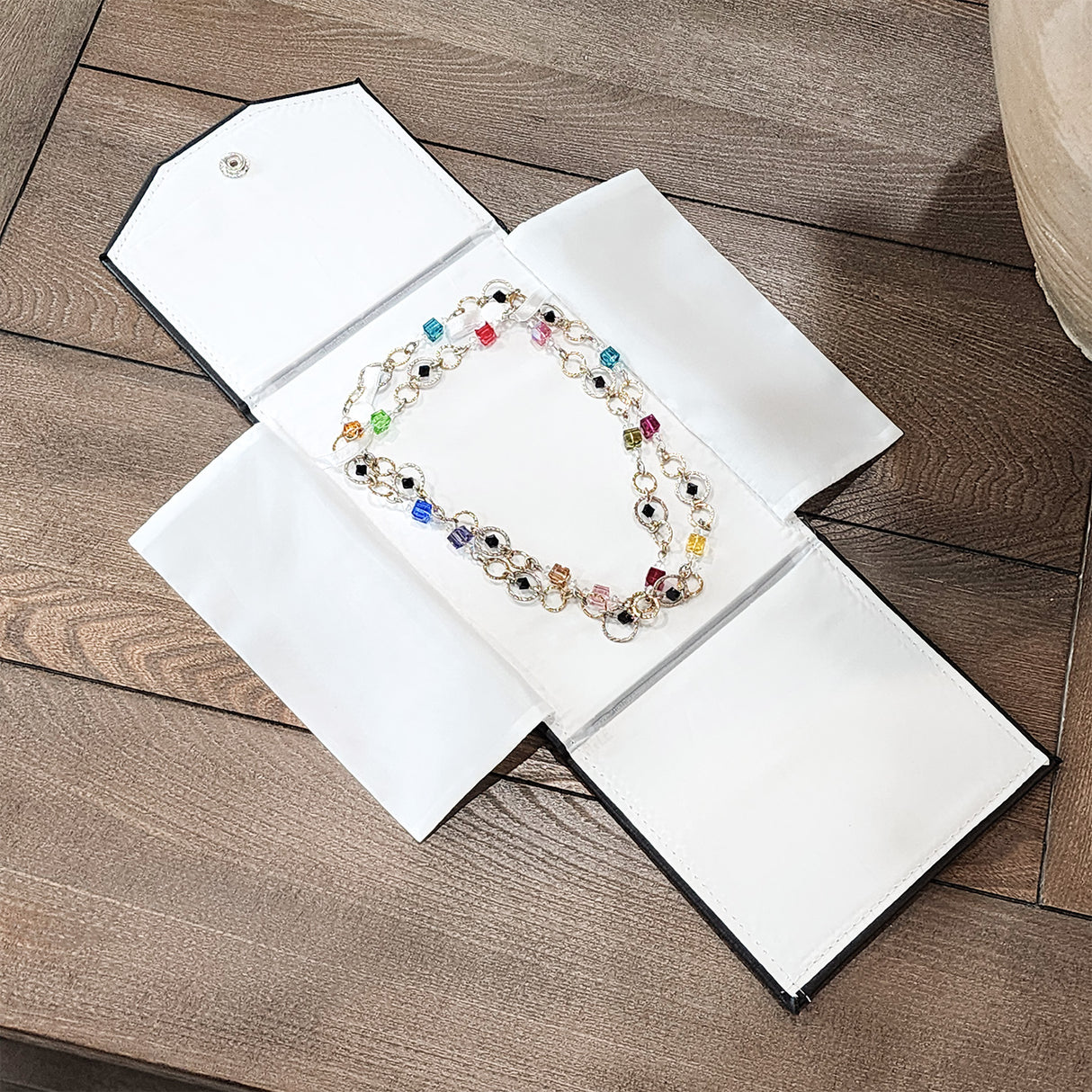 #75 Leatherette Necklace Folder