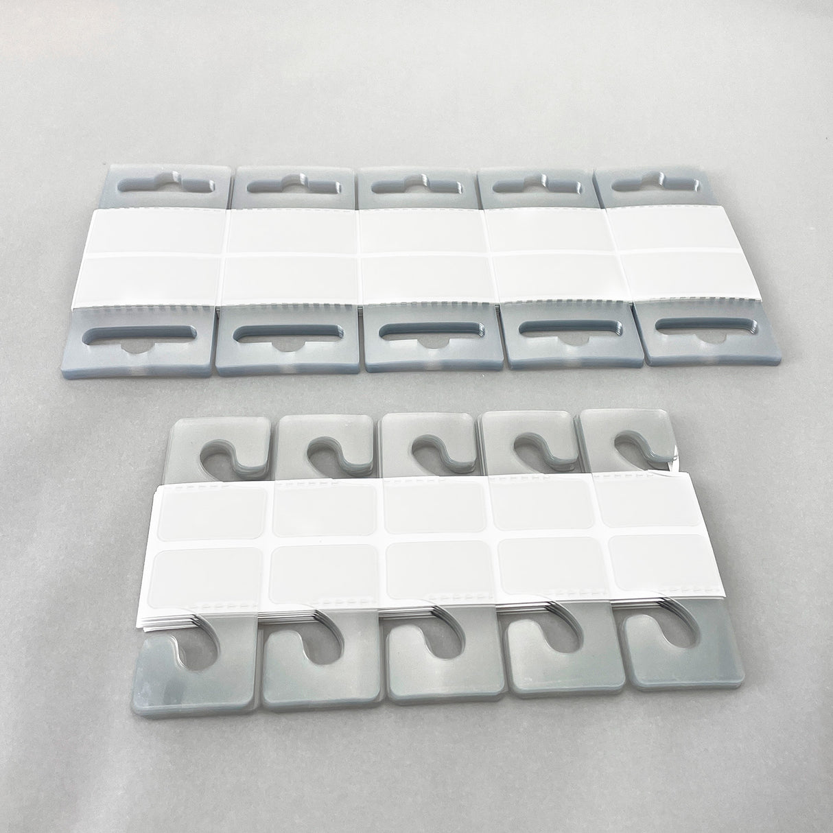 100 pieces of self-adhesive hang tabs/hooks in J-Hook folding style, colored in white