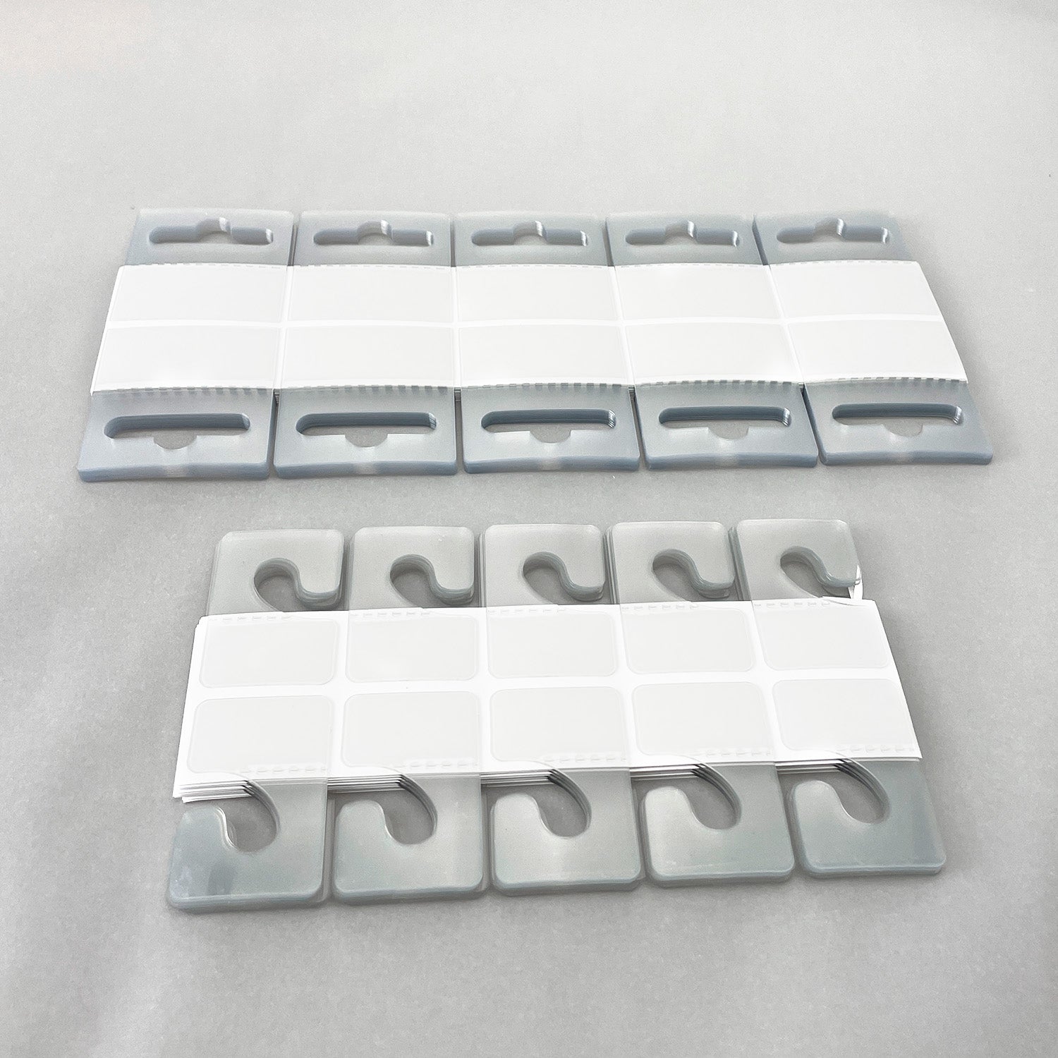 100 pieces of self-adhesive hang tabs/hooks in J-Hook folding style, colored in white