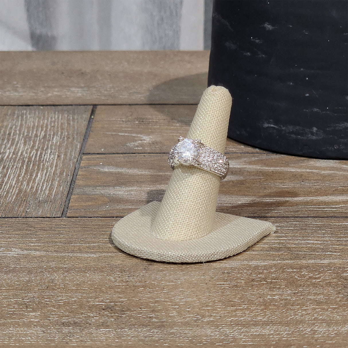 #RD-2441N Burlap Linen Ring Display