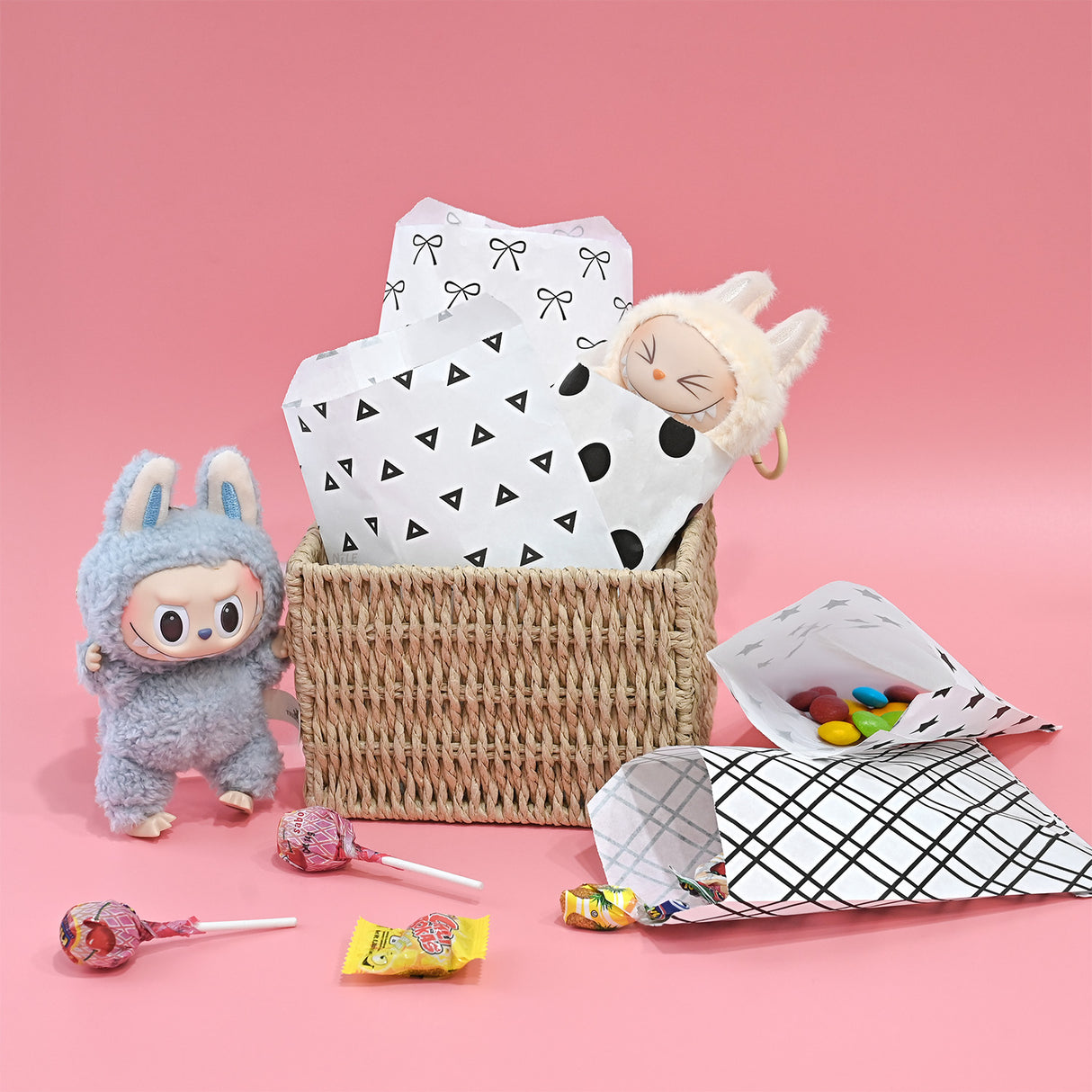 #EN8906x2 Paper Gift Bag in 5 Variety Prints with 200 Stickers
