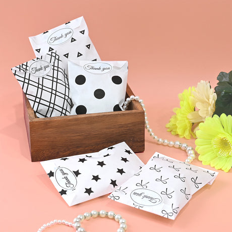 #EN8907x2 Paper Gift Bag in 5 Variety Prints with 200 Stickers