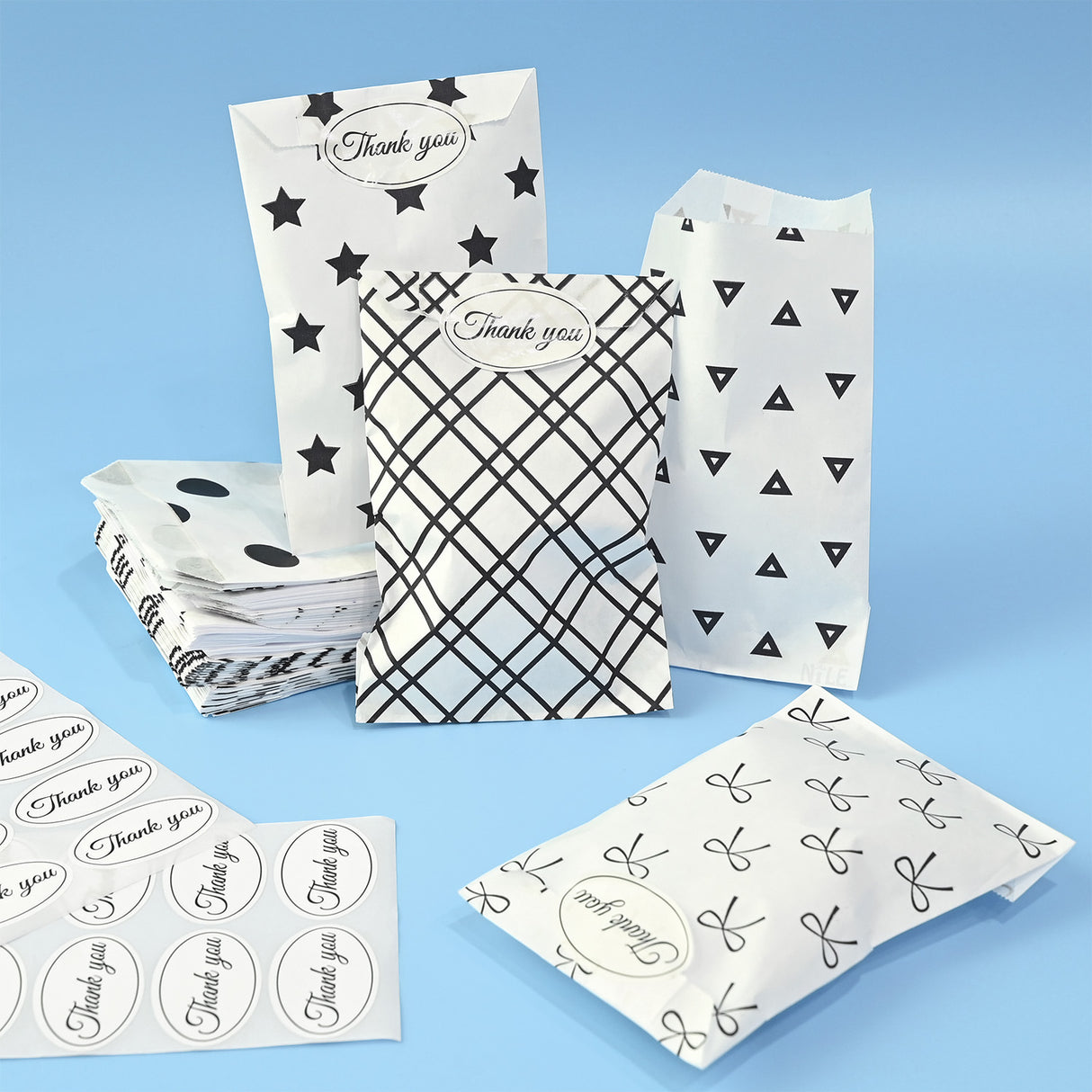 #EN8907x2 Paper Gift Bag in 5 Variety Prints with 200 Stickers