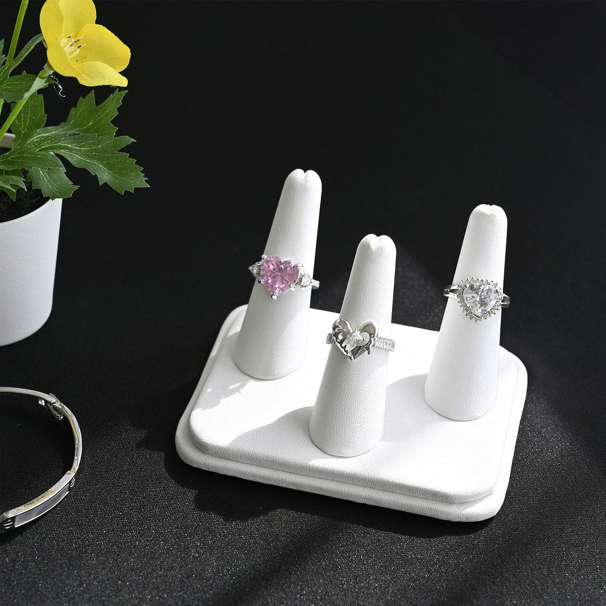 #RD-2433L-WH White Leatherette 3 Ring Finger Shaped Ring Display