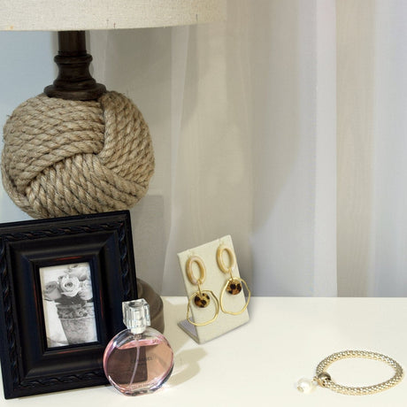Earring Stand-Nile Corp