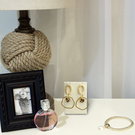 Earring Stand-Nile Corp