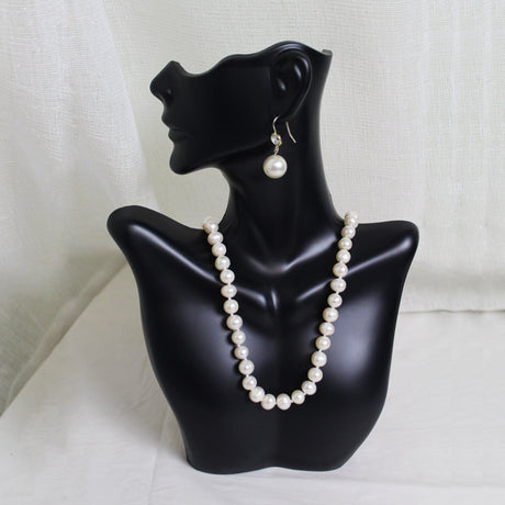 Plastic Figurine Necklace Display-Nile Corp