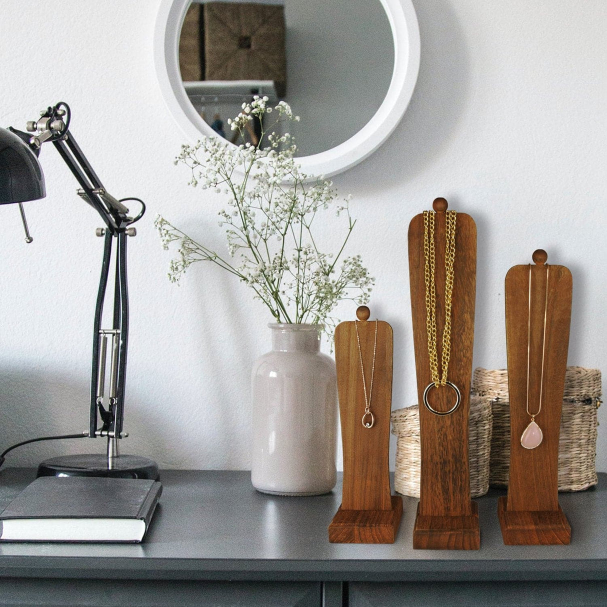 necklace display